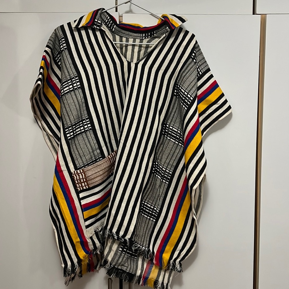Woman’s Colombia Poncho.